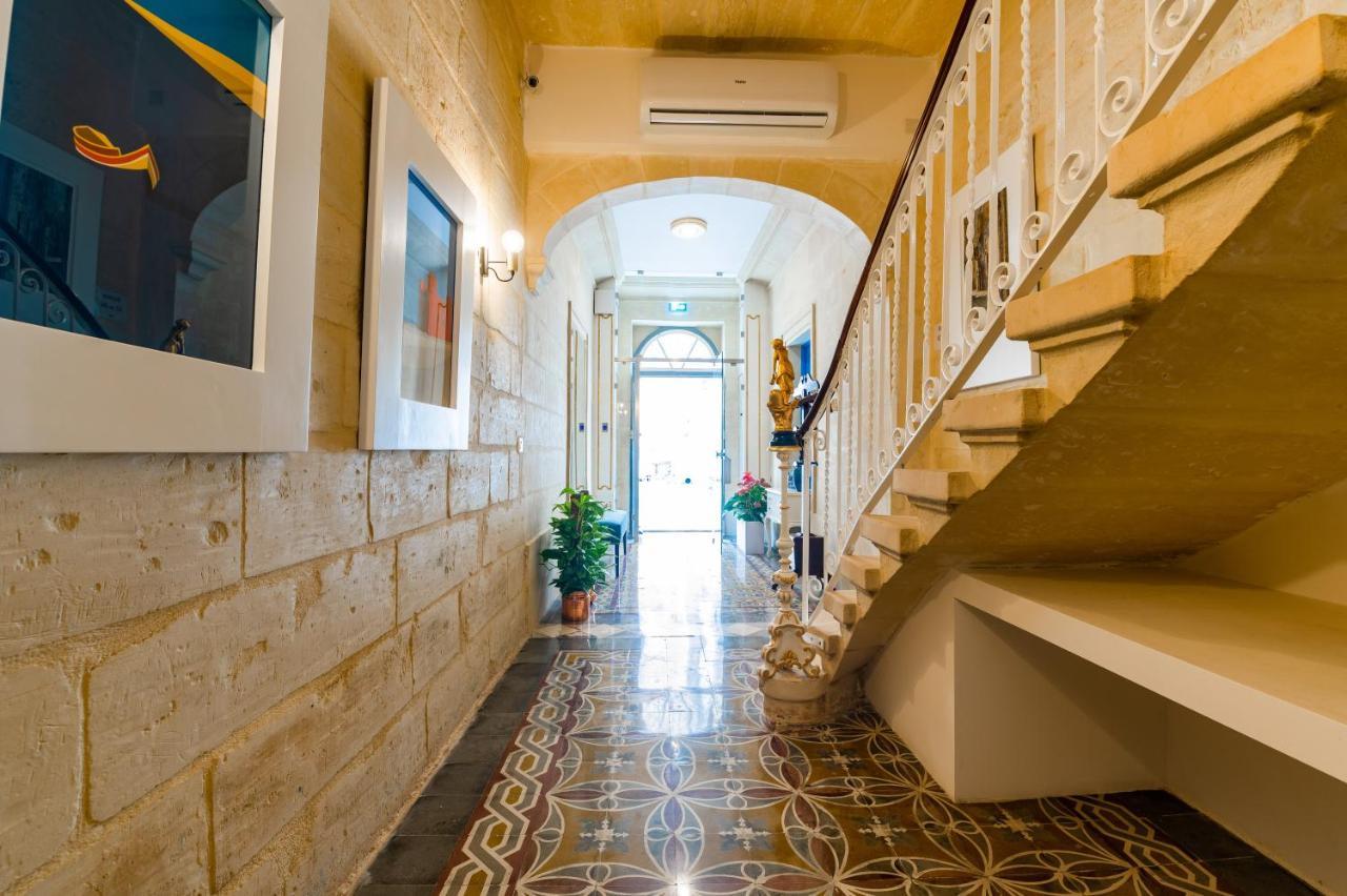 Monreal Boutique Townhouse - R024Rm4 Otel Paola Dış mekan fotoğraf